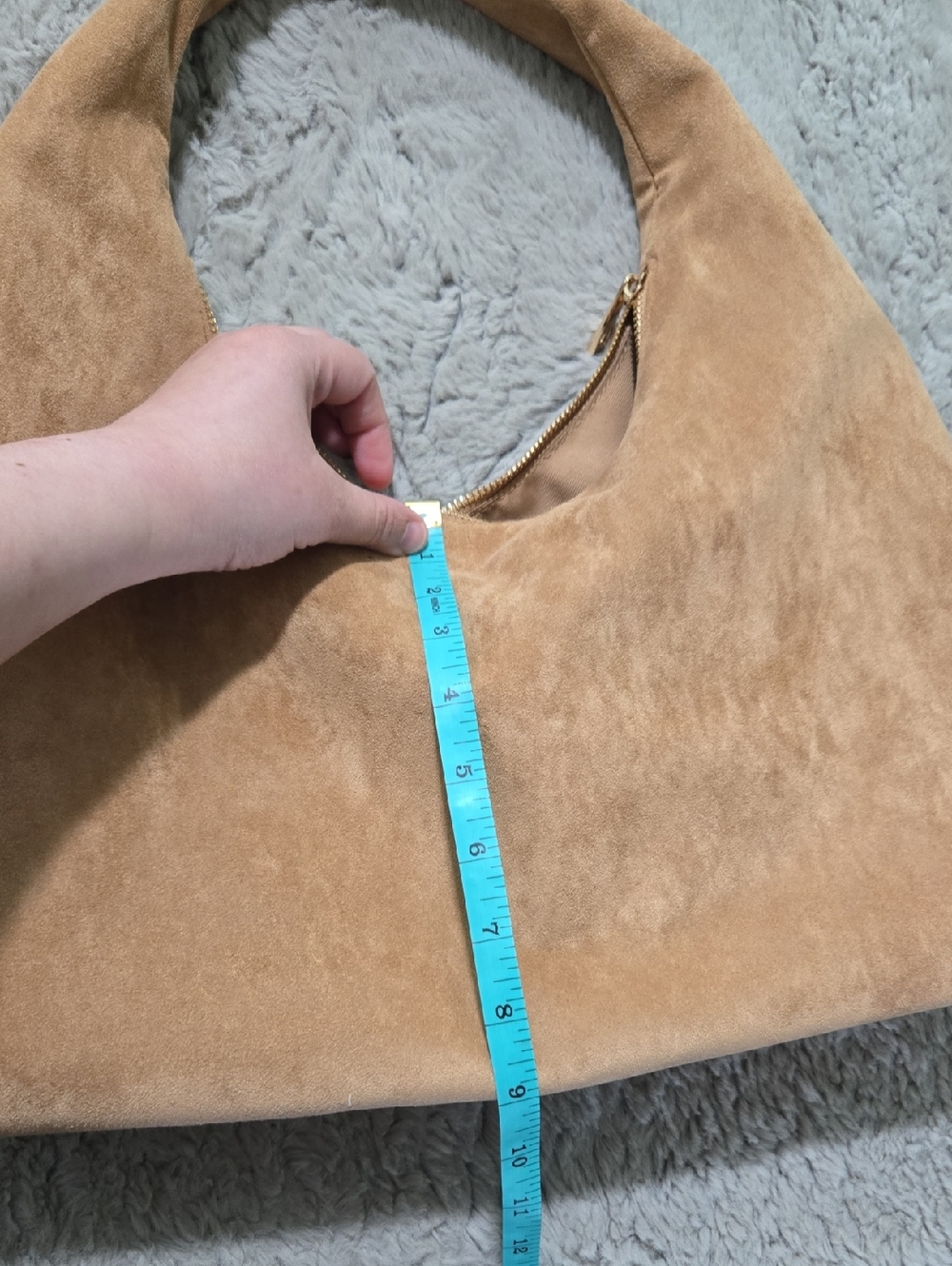 Velvet Hobo Shoulder Bag in tan Beige - Picture 6 of 8